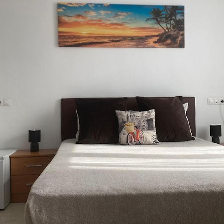 Room With Private Bathroom And Balcony Nearby The Mercado Central, Center And Beach Alicante Exterior photo
