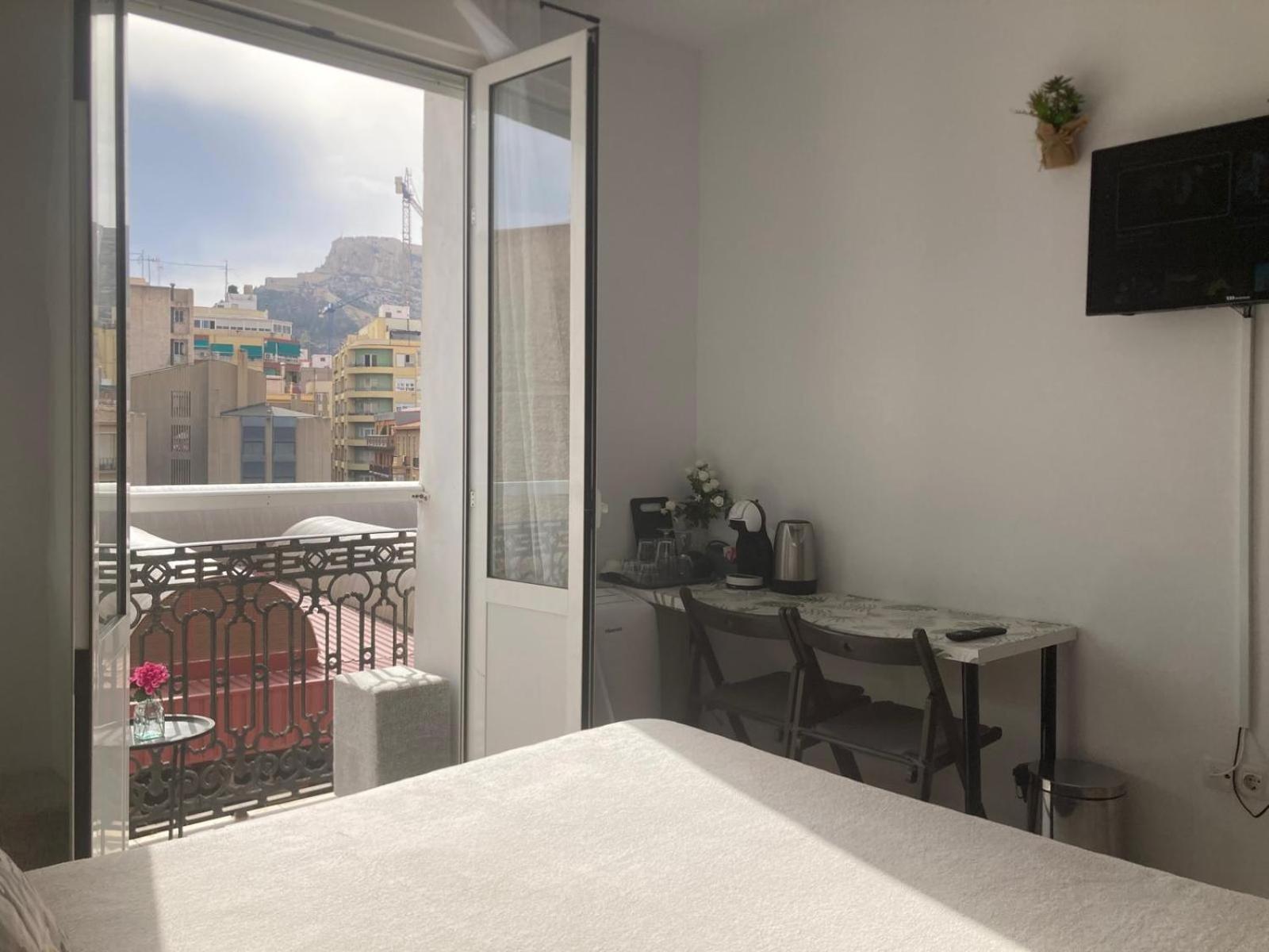 Room With Private Bathroom And Balcony Nearby The Mercado Central, Center And Beach Alicante Exterior photo